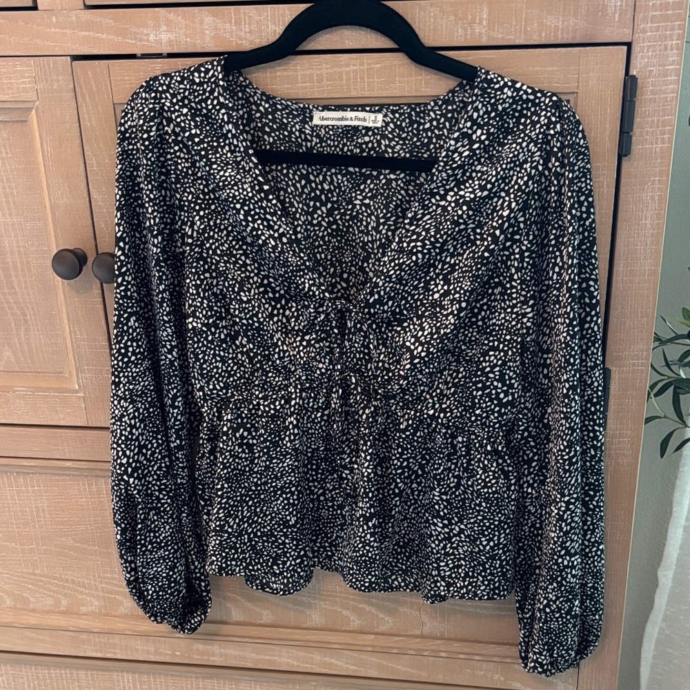 Abercrombie & Fitch Black and White Blouse